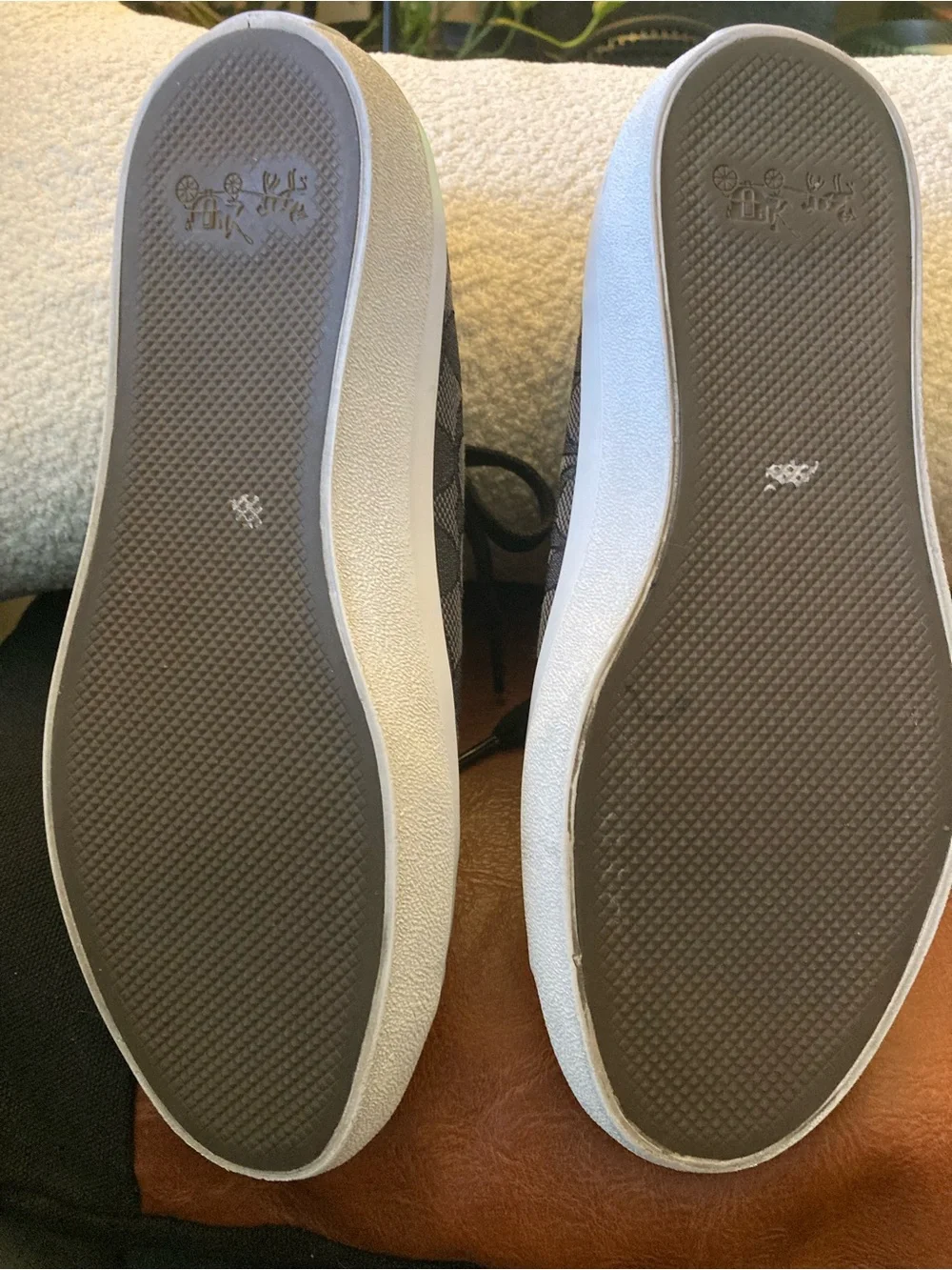 6.5 B Coach Black Grey Signature-Print Low Top Soft Canvas Sneakers. - Picture 8 of 9